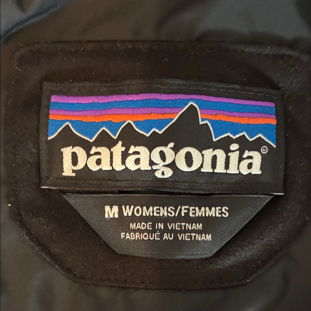 Patagonia Women's Black Puffer Jacket - Picture 2 of 3